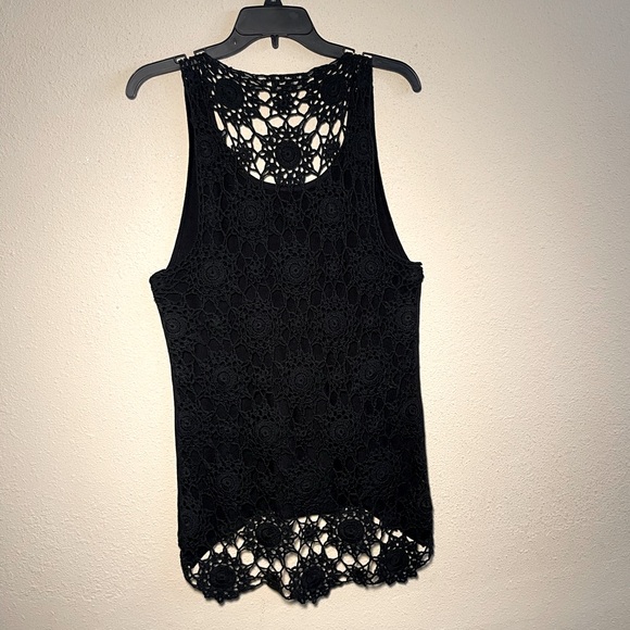 Black open-knit crochet back top - Picture 4 of 4
